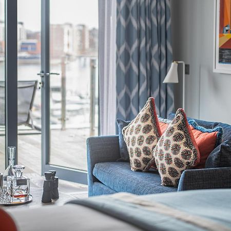 Harbour Hotel & Spa Southampton Exteriör bild A guest room at the Hotel Commonwealth