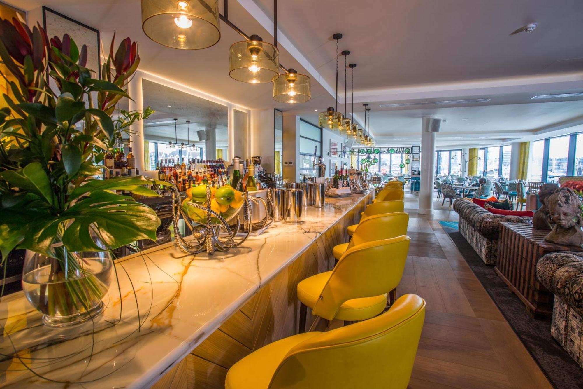 Harbour Hotel & Spa Southampton Exteriör bild The bar at the 100 Queen's Gate
