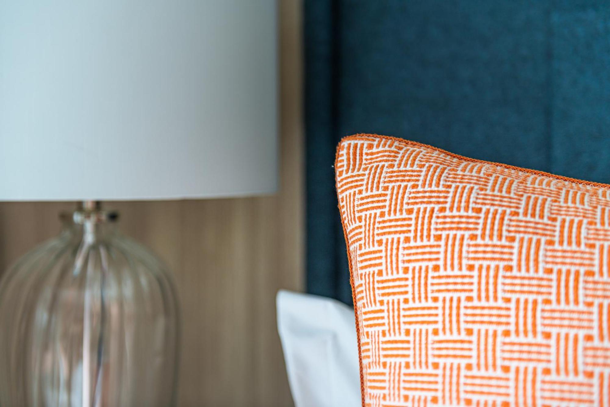 Harbour Hotel & Spa Southampton Rum bild A cushion