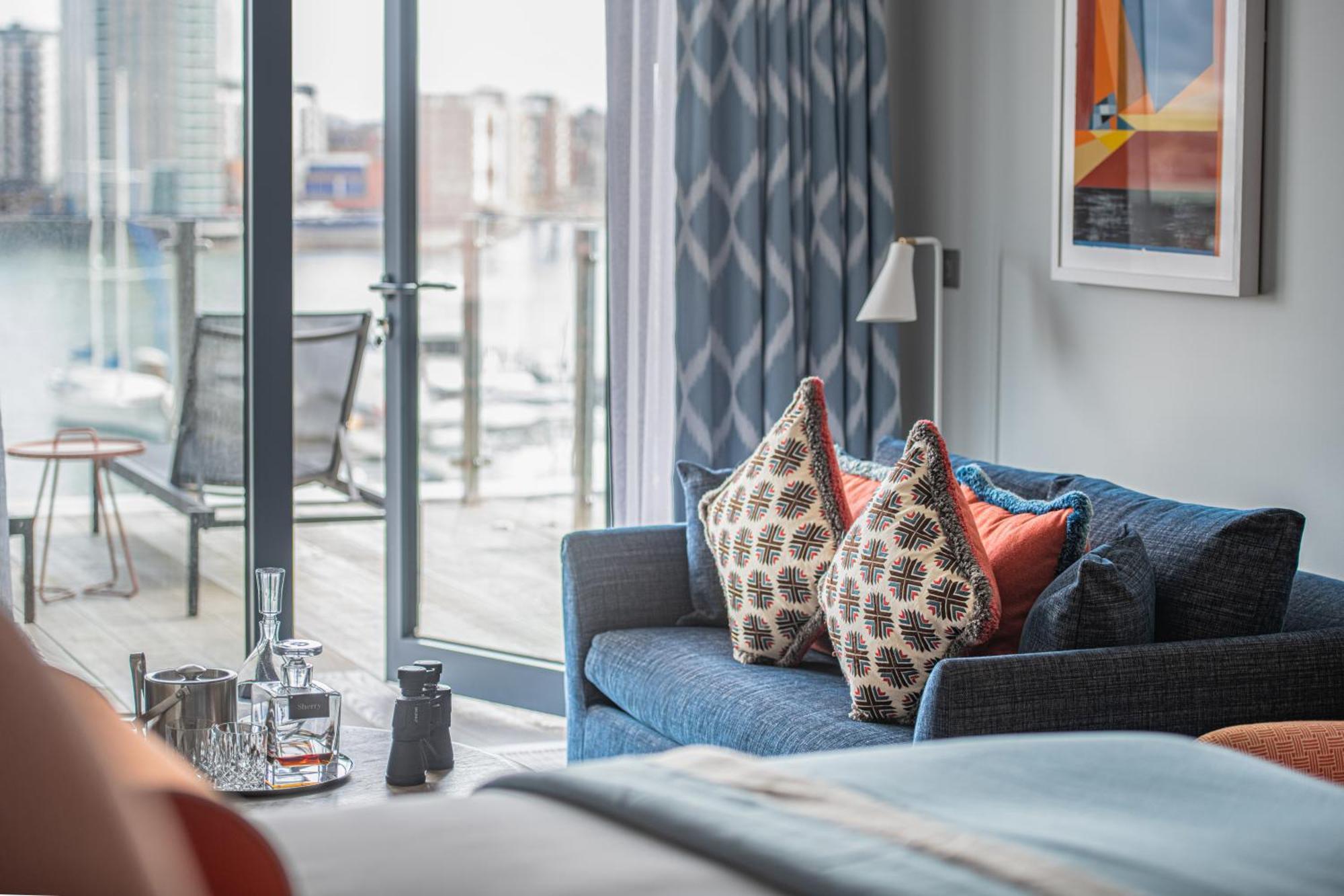 Harbour Hotel & Spa Southampton Exteriör bild A guest room at the Hotel Commonwealth
