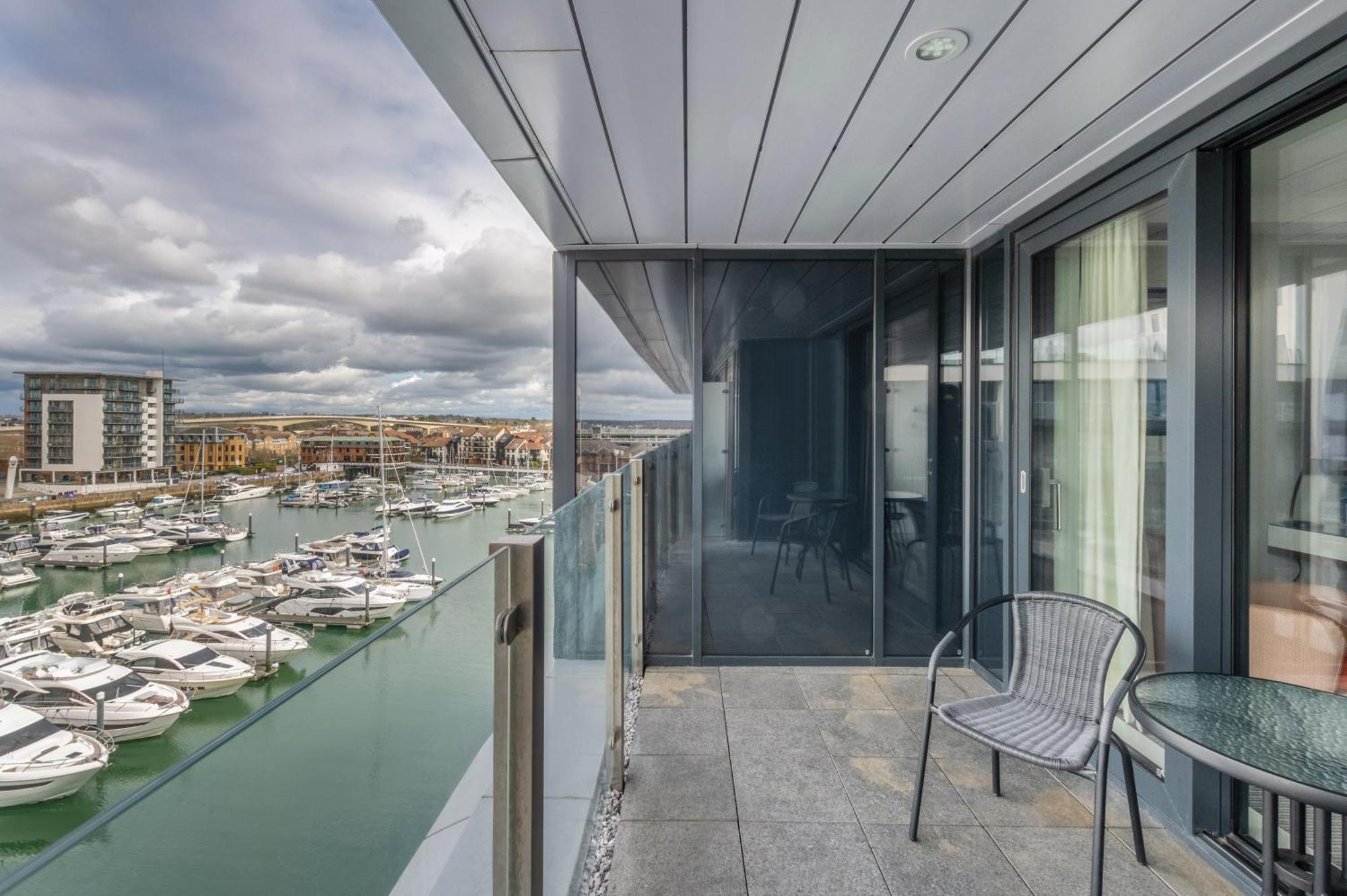 Harbour Hotel & Spa Southampton Rum bild A balcony in a residential apartment