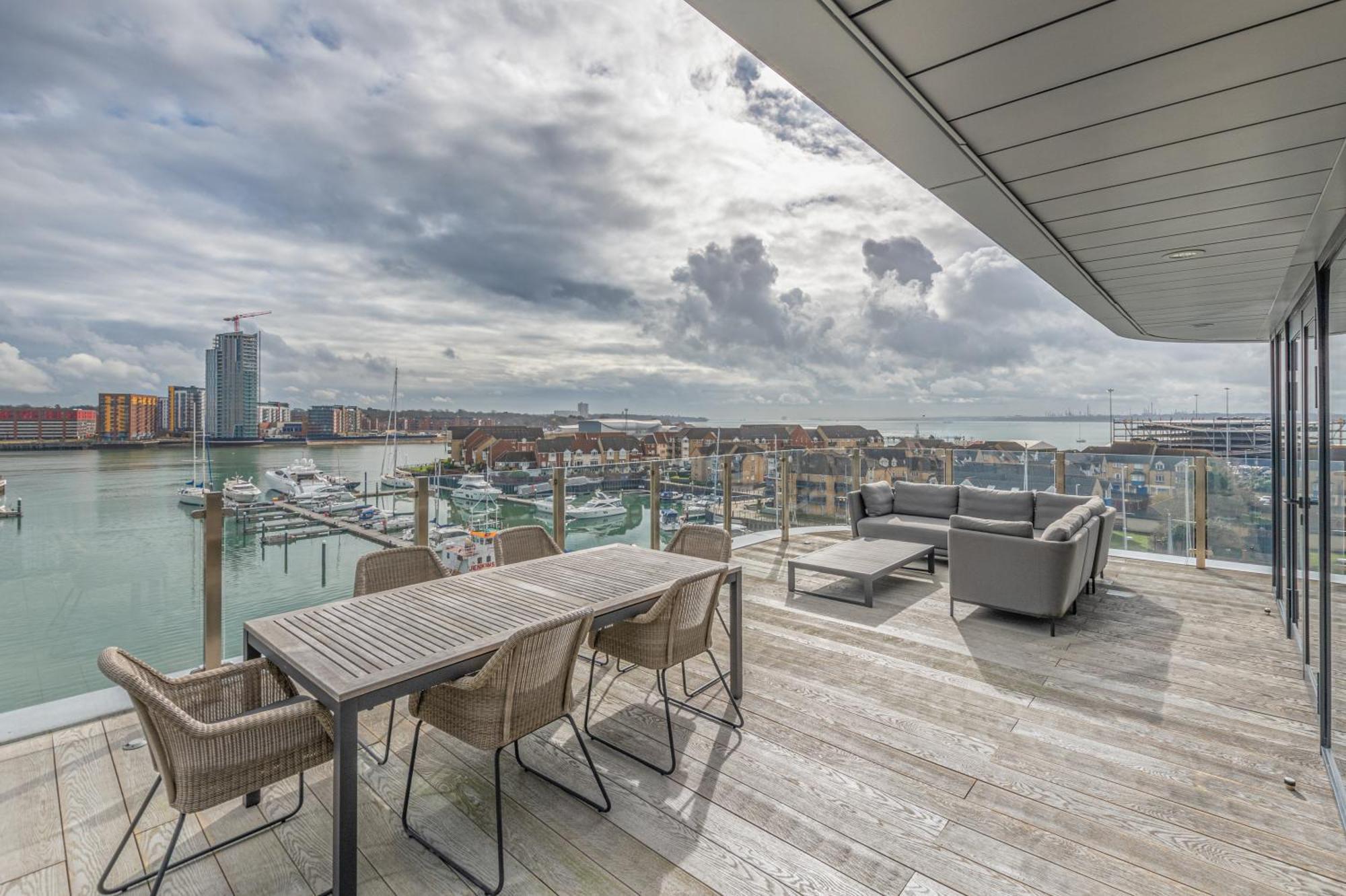 Harbour Hotel & Spa Southampton Rum bild The roof terrace at The Beacon