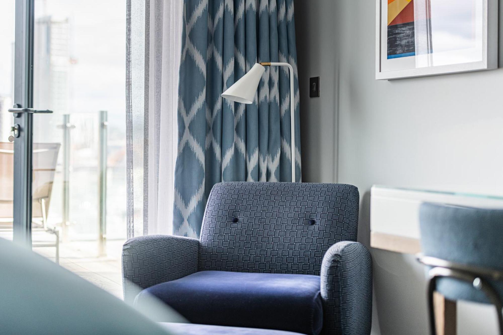 Harbour Hotel & Spa Southampton Exteriör bild A floor lamp