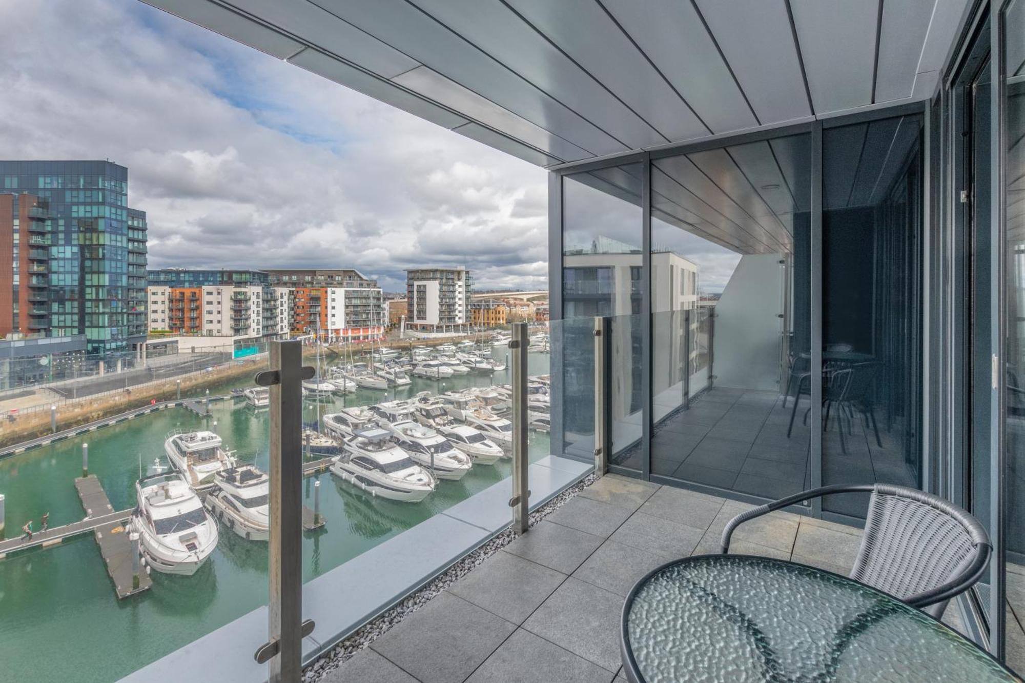 Harbour Hotel & Spa Southampton Rum bild The view from a balcony at the hotel