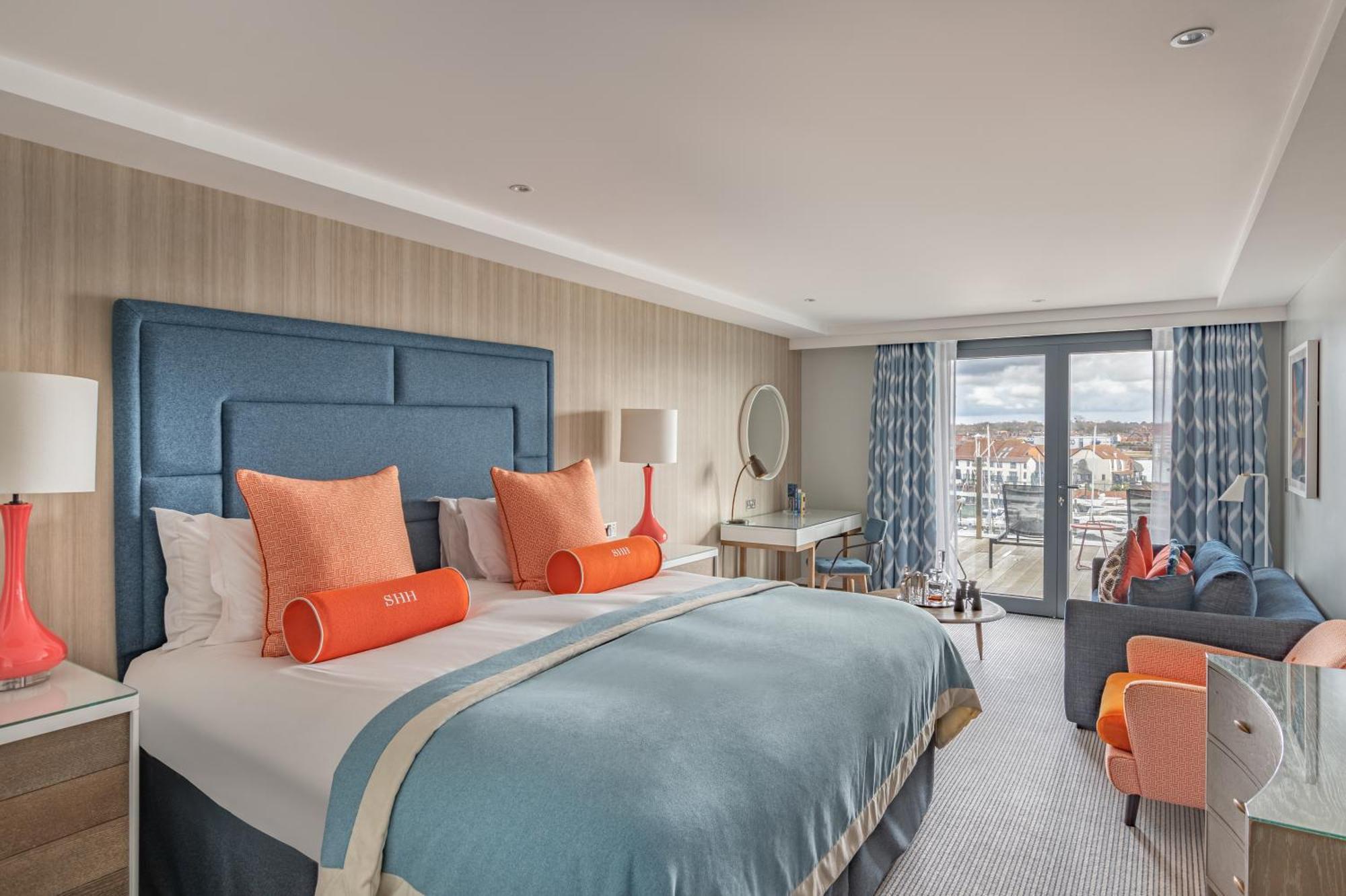 Harbour Hotel & Spa Southampton Exteriör bild A bedroom at The Haven