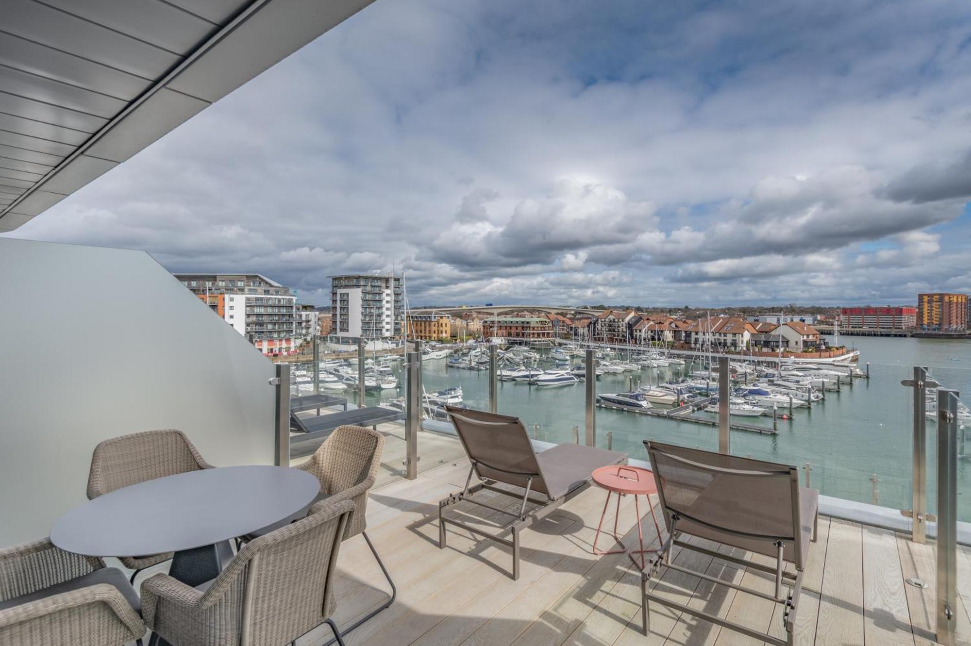 Harbour Hotel & Spa Southampton Exteriör bild View from the roof terrace