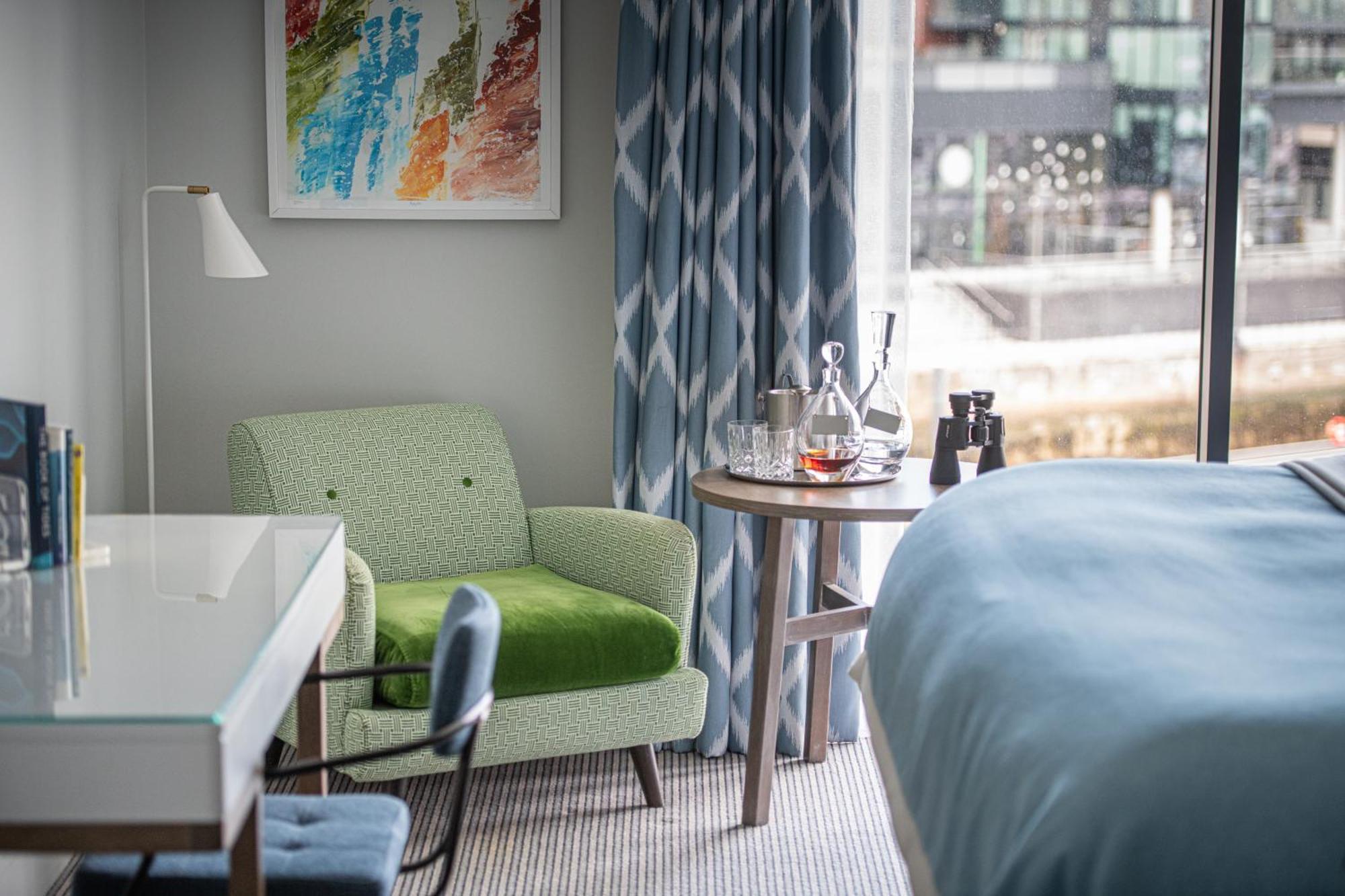Harbour Hotel & Spa Southampton Exteriör bild A room at the hotel