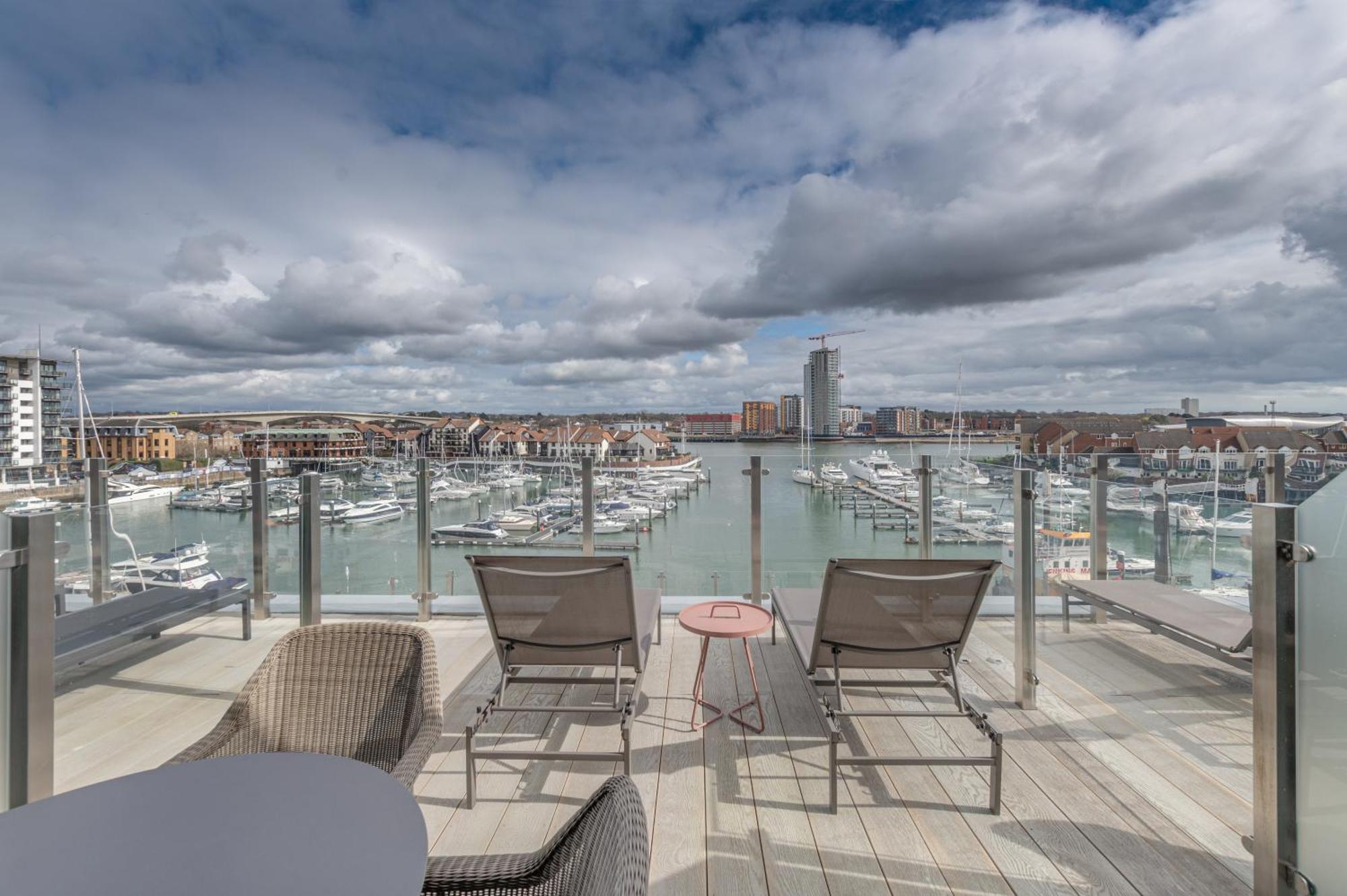 Harbour Hotel & Spa Southampton Rum bild View from the rooftop